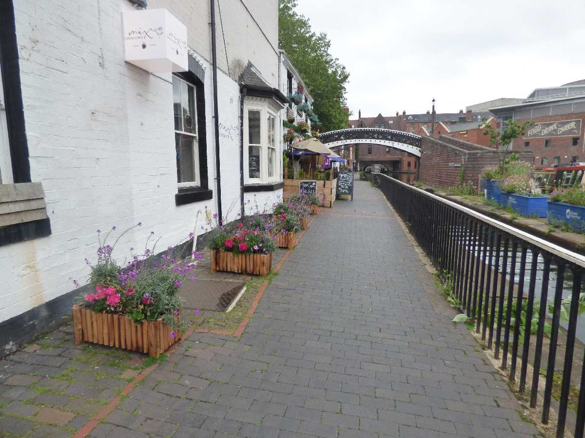 Canalside Bar